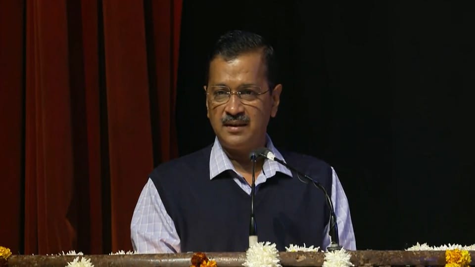 Delhi Chief Minister Arvind Kejriwal talk to teachers who have been trained abroad