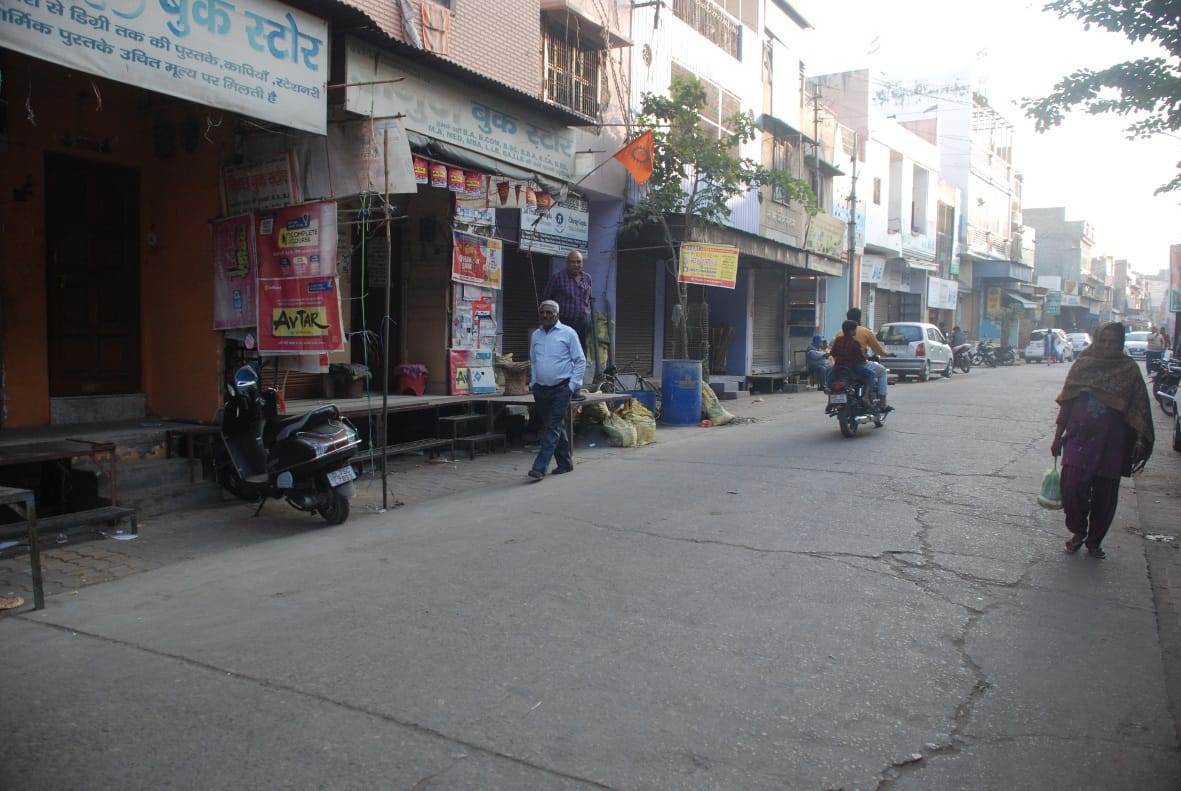 Market closed on notice of raid by GST team