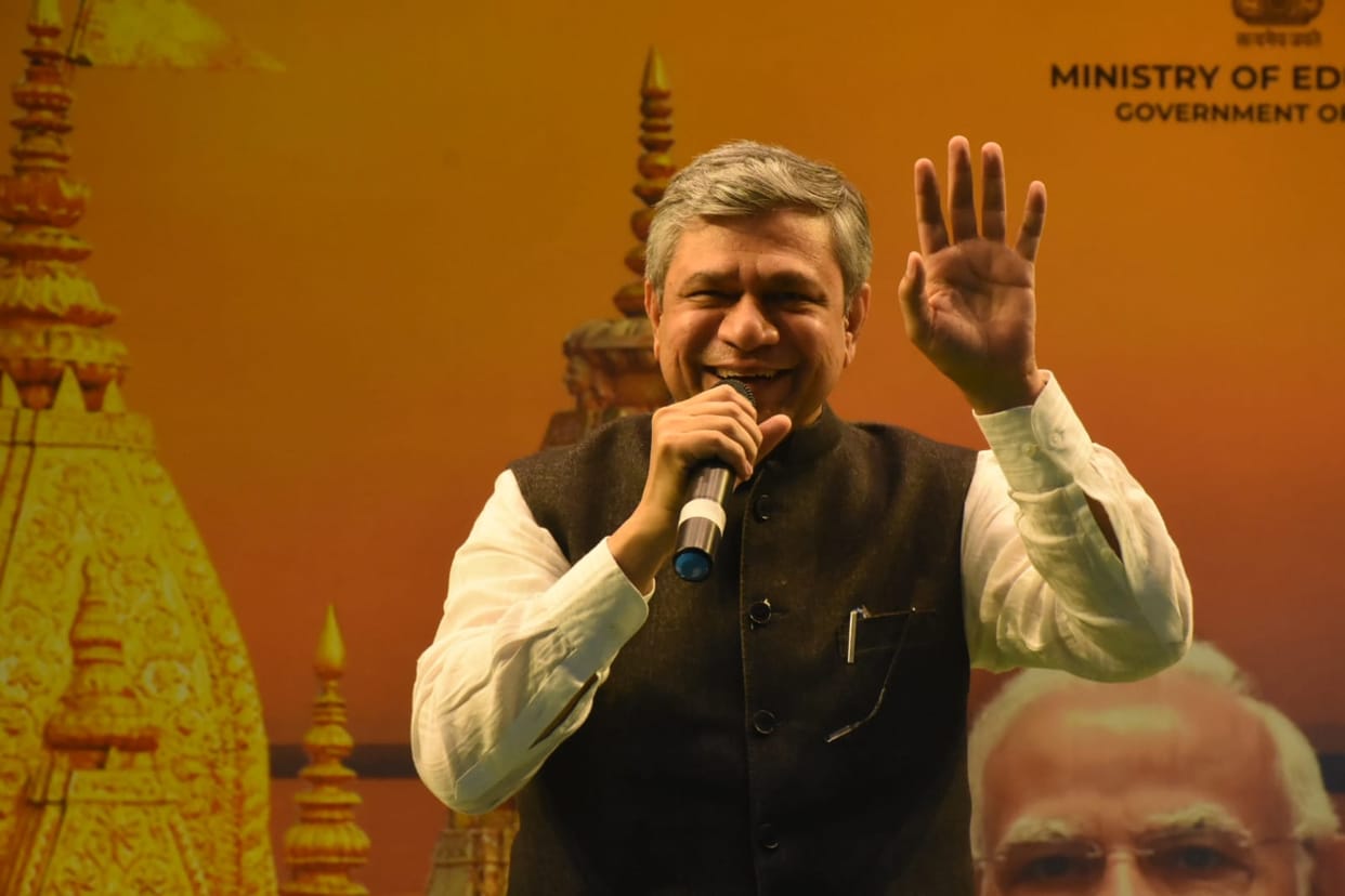 Railway minister: Redeveloped stations will reflect, promote cultural heritage of city