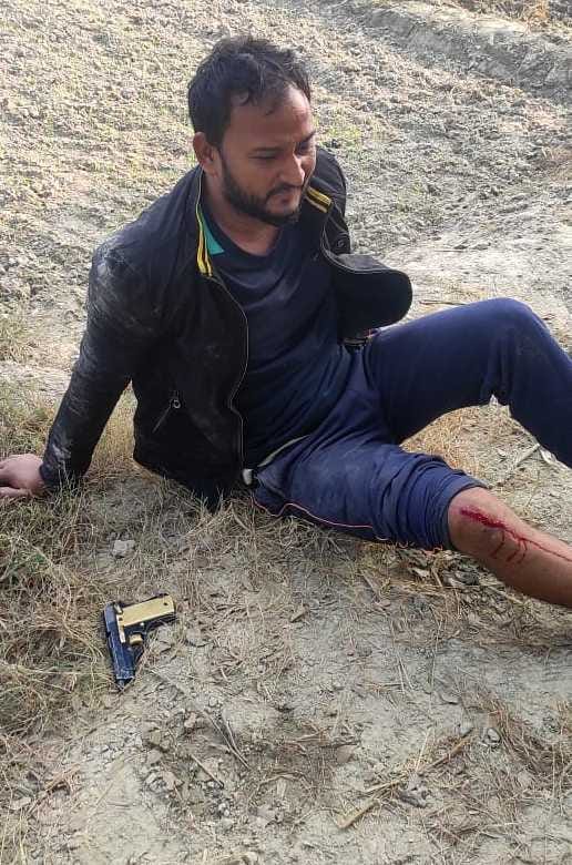 Three arrested including prize of 25 thousand in police encounter