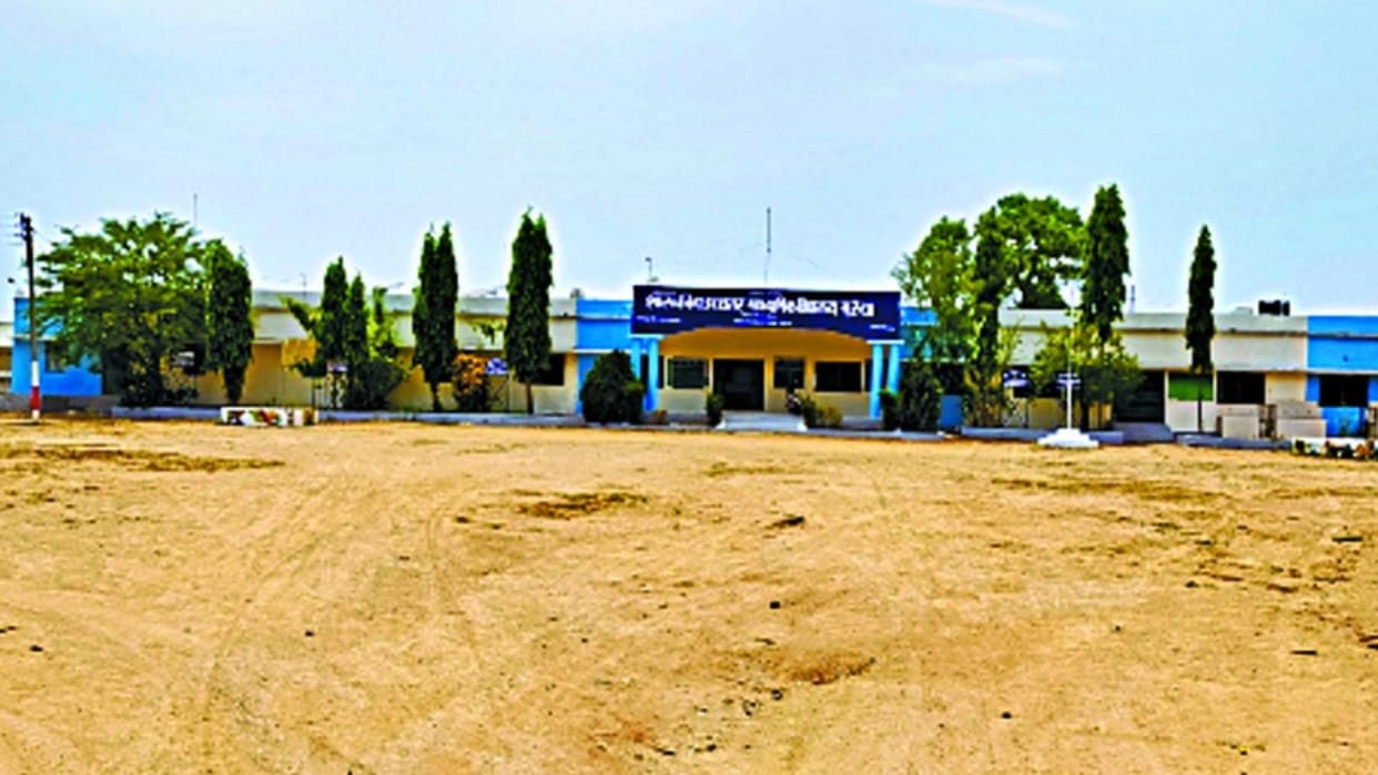 Chhindwara Bus facility could not start in CM Rise School operator not ready regarding conditions