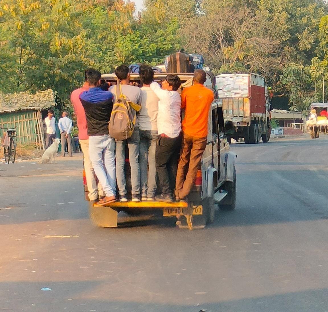 Banda: Daggamar vehicles carrying passengers without permit