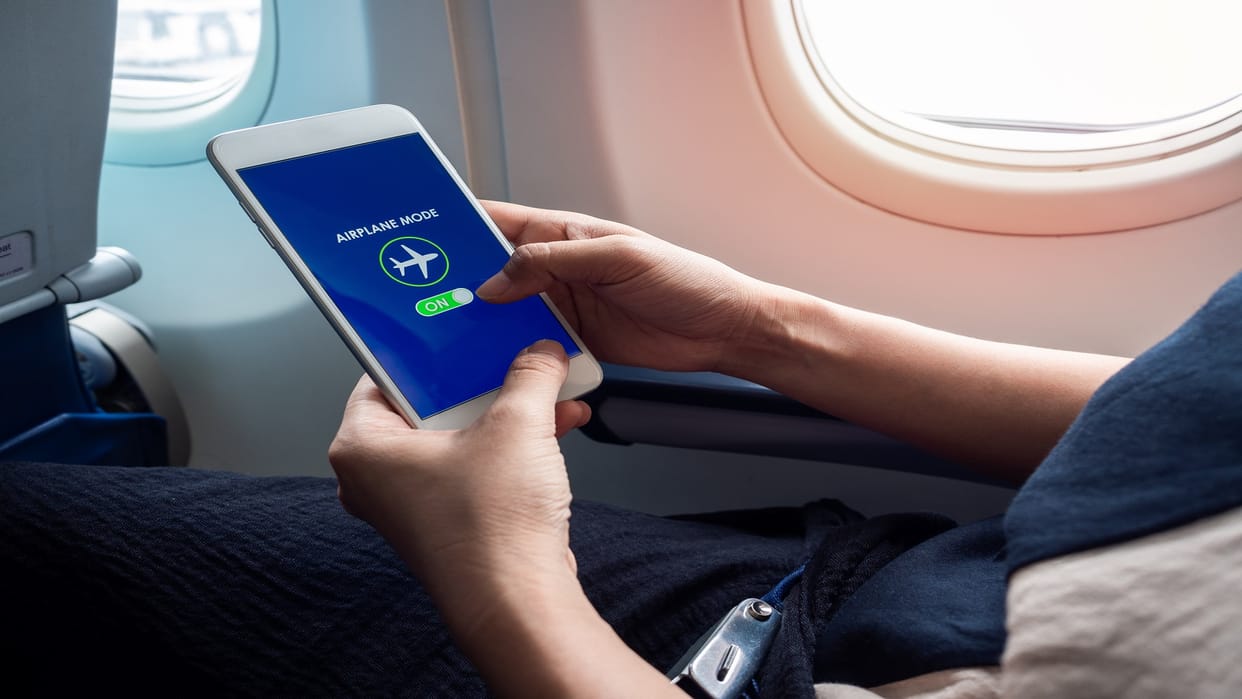 Flight Mode Details: What happens if you don't on Flight mode in Airplane