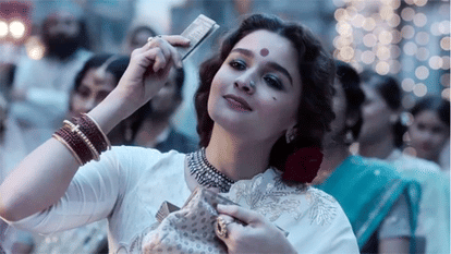 alia bhatt hilarious reaction on rekha dedicated her award and calls future legend to Gangubai Kathiawadi fame