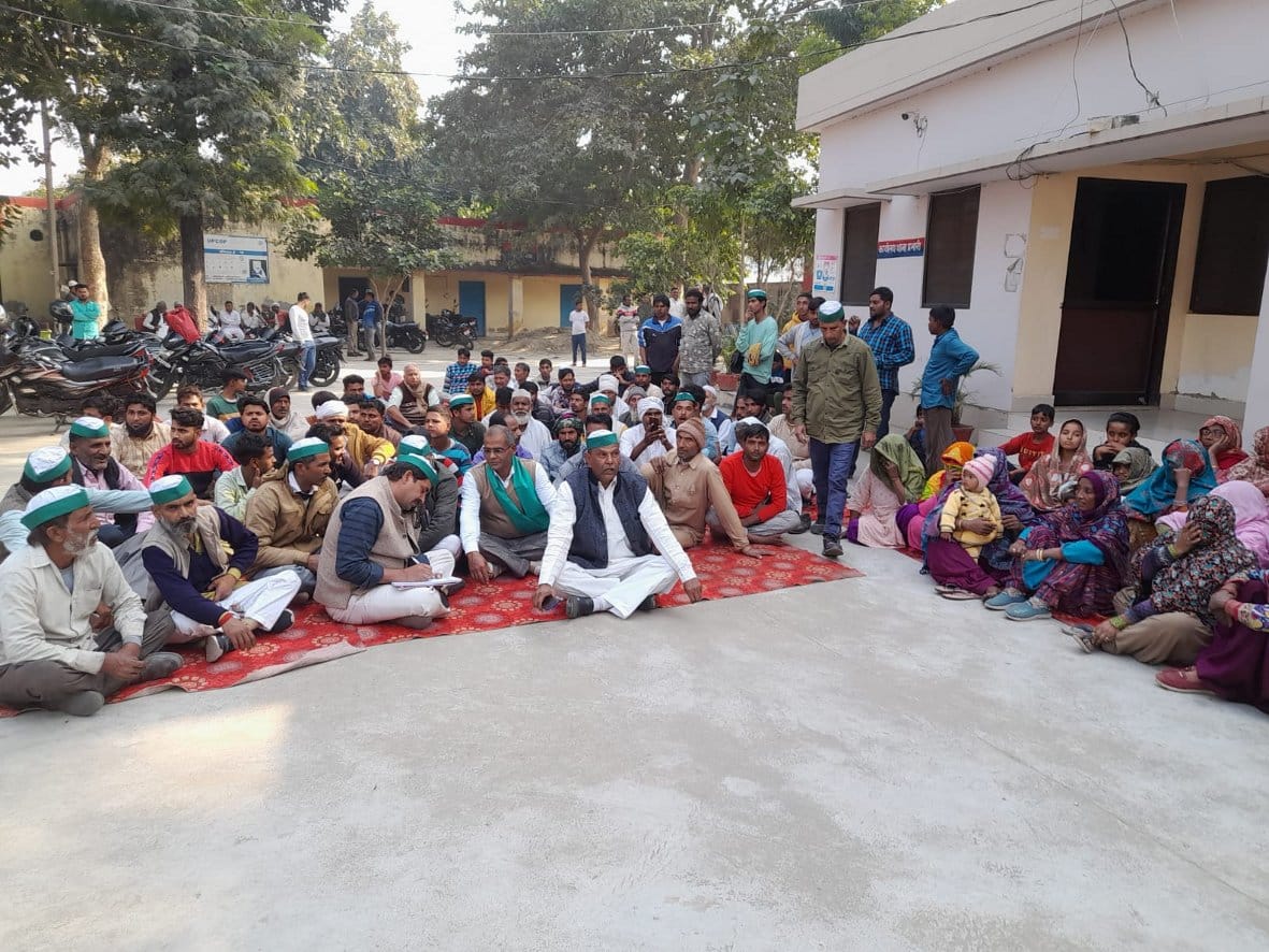 Dharna in the police station for the arrest of the murderers