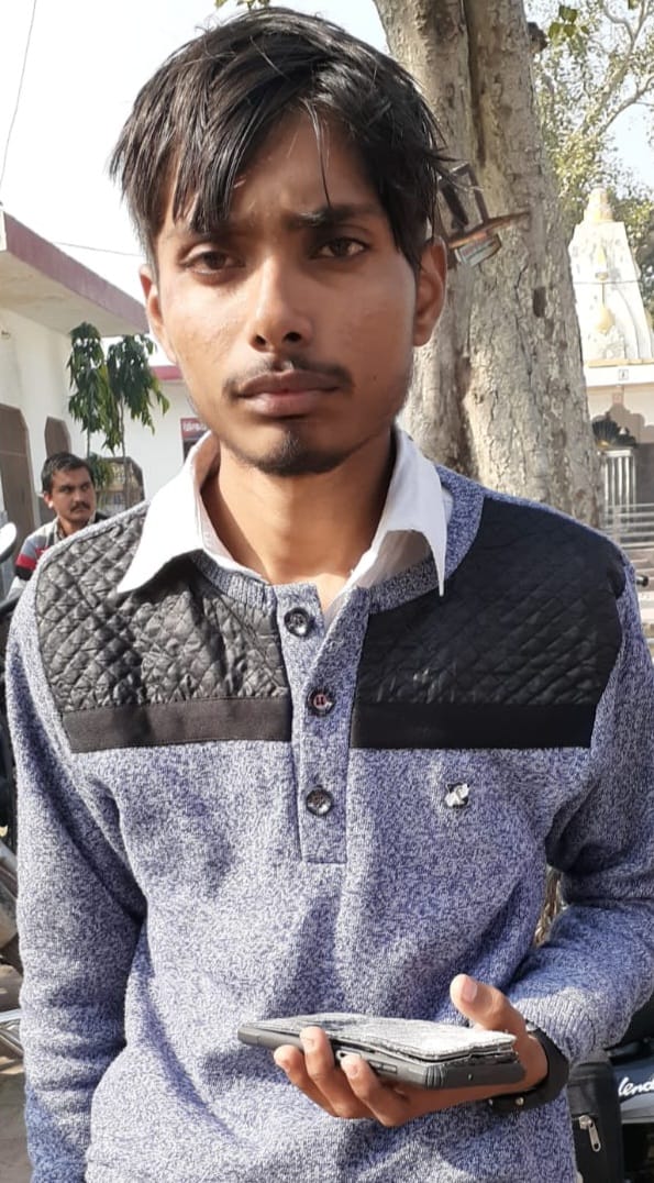 Deadly attack on a student by entering the class