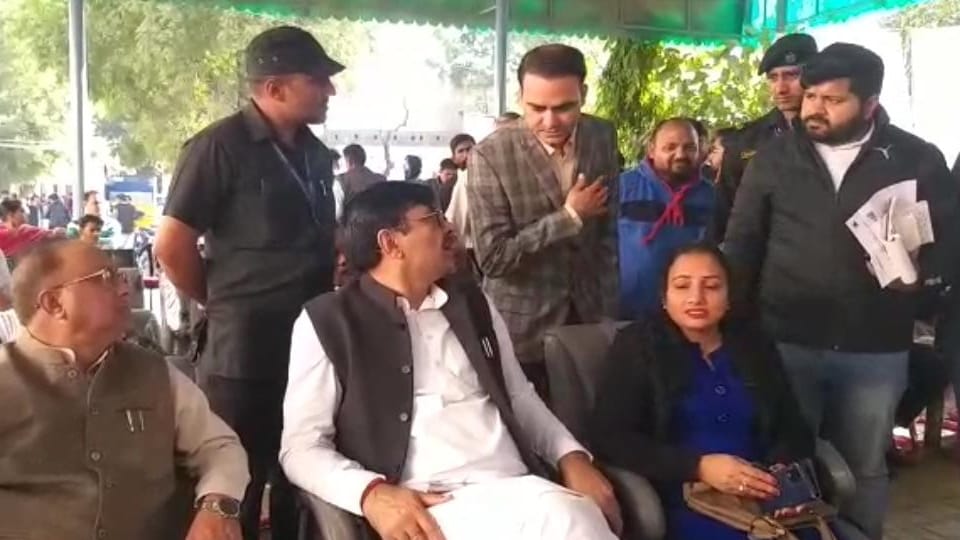 Power failure in Ayushman Bharat Golden Card distribution program at Municipal Council Tohana