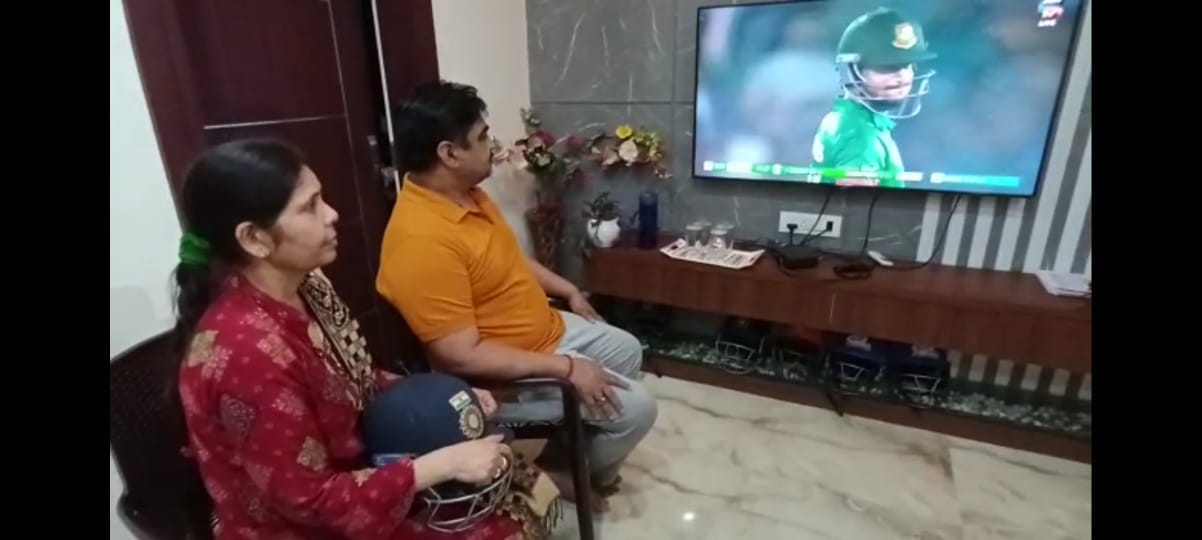 Ishan's grandma would like to see the next match in the stadium, father said - answered with bat