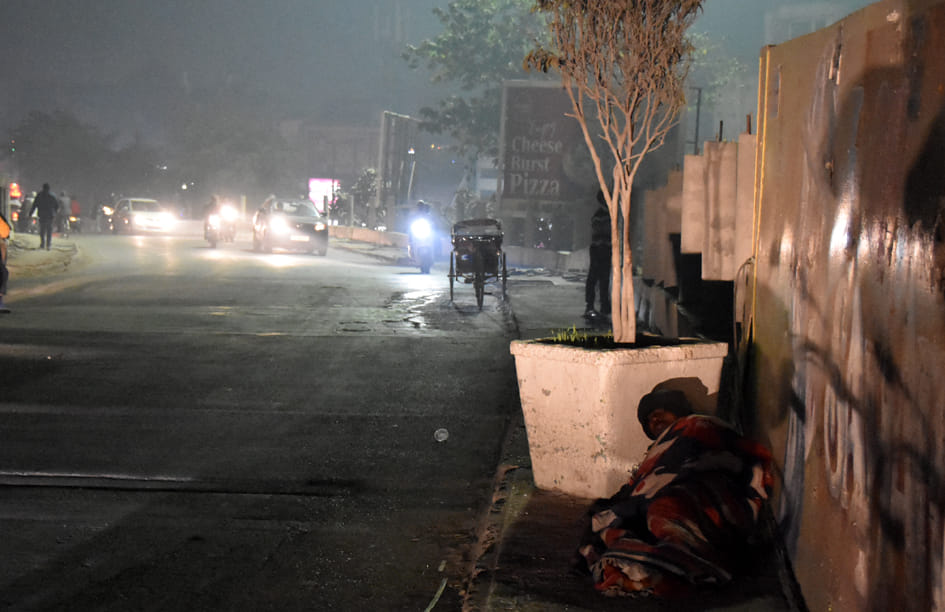 Compulsion to spend the night in the open in winter