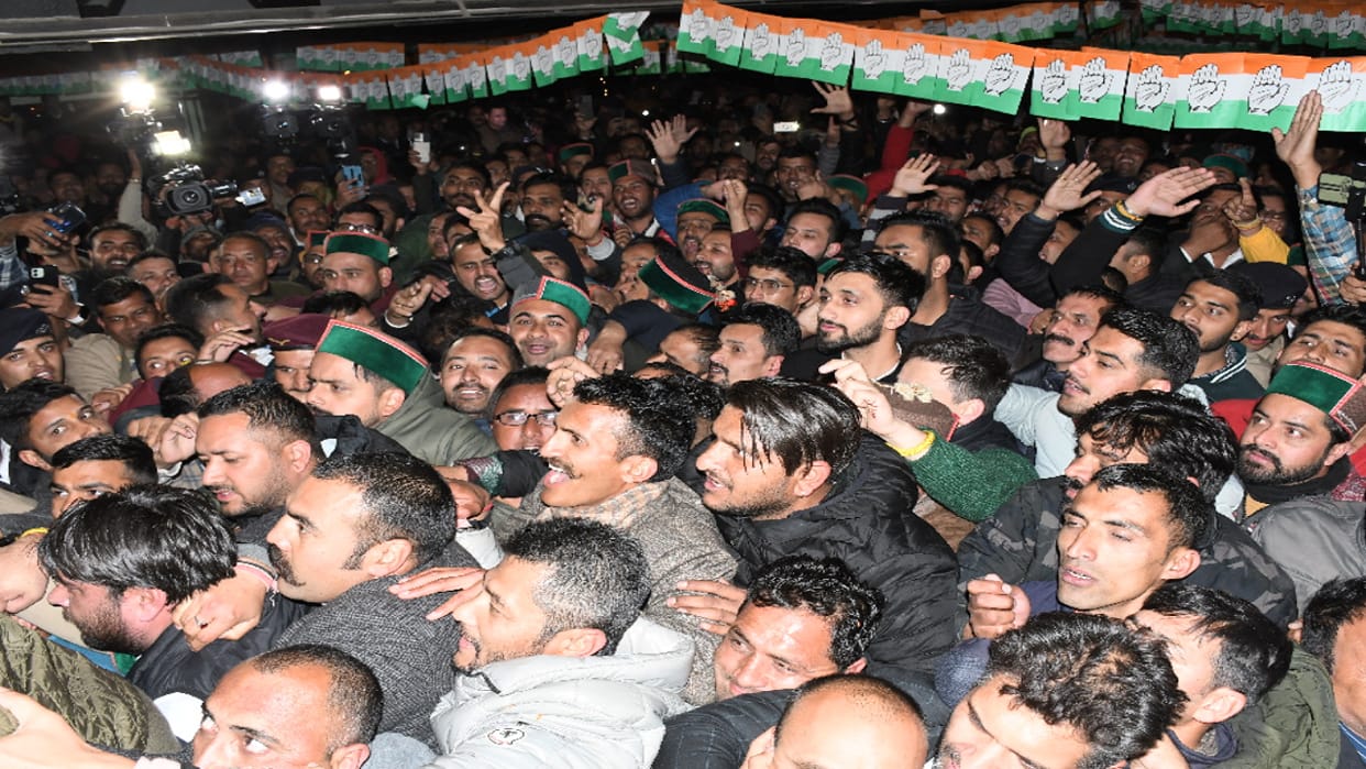 election 2022, Pockets of many leaders cut in Congress headquarters shimla