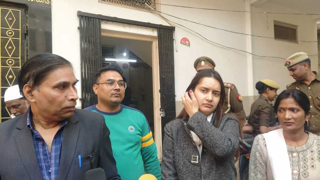 GST raid on saree shop