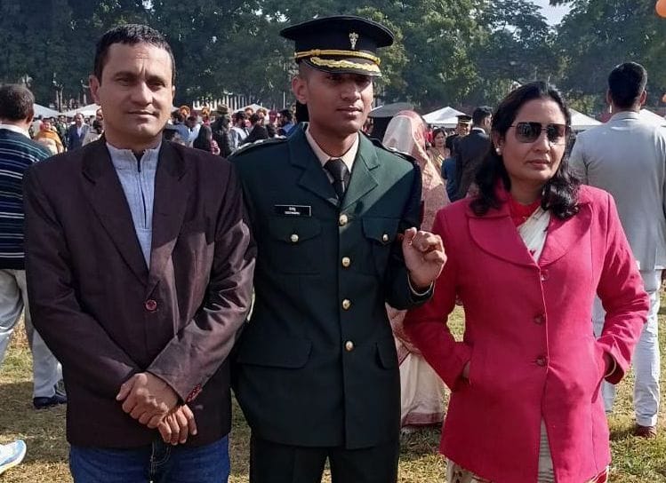 Dipanshu of Patwan village became an officer in the army