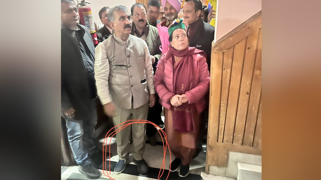 himachal news: sukhwinder singh sukhu photo viral on social media with different shoes pair