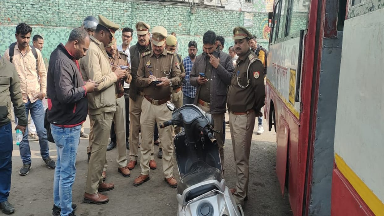 Scooty rider dies due to collision with roadways bus, accident happened on Civil Lines Roadways