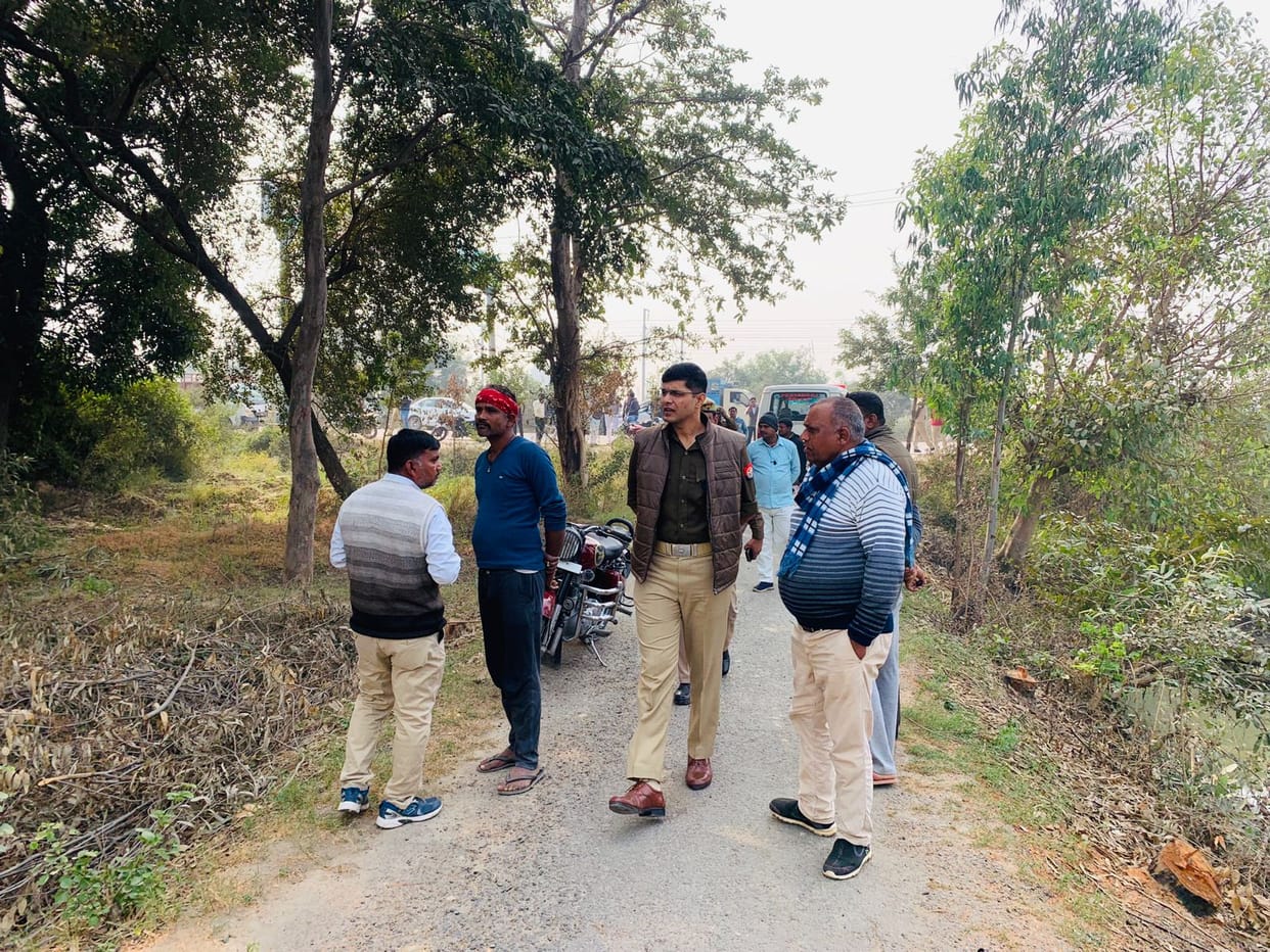 Sensation after the headless dead body of a young man was found in the bushes, police reached the s