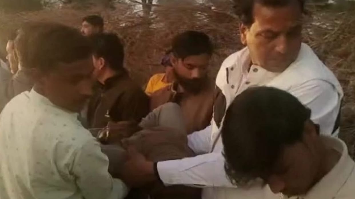 Minister Rajendra Gudha took the injured in the accident to the hospital