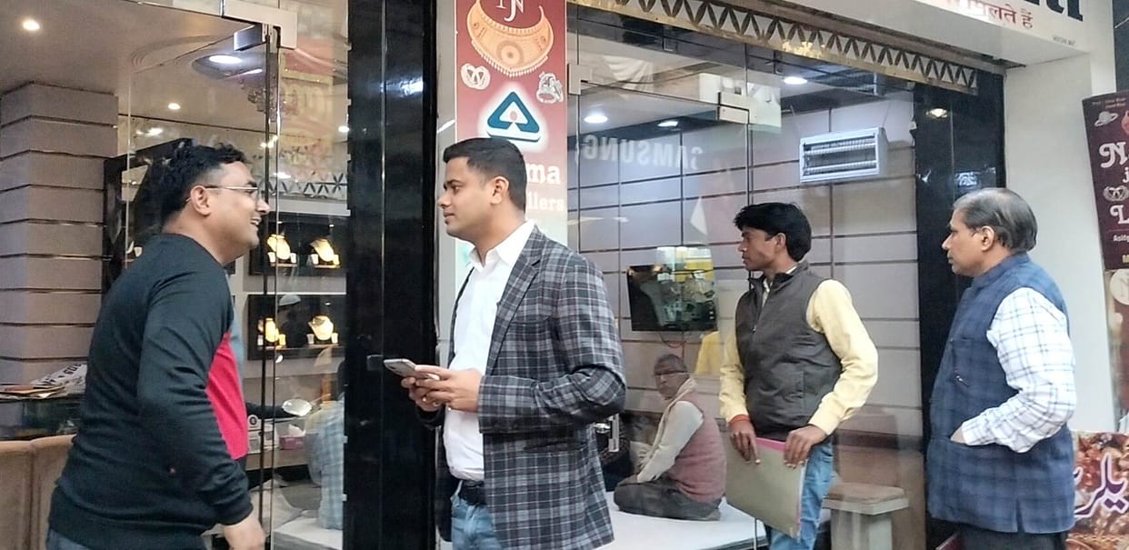 Records of jewelery and footwear traders searched