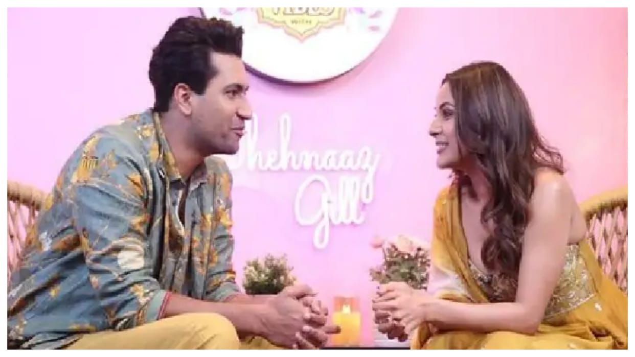 vicky kaushal lost in Shehnaaz Gill eyes in Her chat show Desi Vibes Video viral