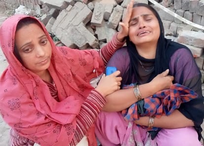 Road Accident in Varanasi Bike rider grandmother dies and youth dies after hit by bus