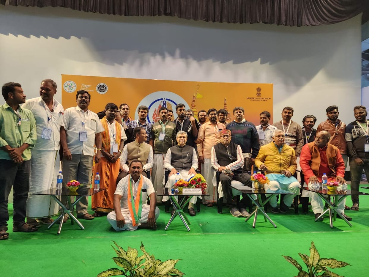 Kashi Tamil Sangmam Minister ashvini vaishnav said Railway will bring 1.48 lakh employment