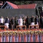 राहुल गांधी, प्रियंका गांधी और कांग्रेस के राष्ट्रीय अध्यक्ष मल्लिकार्जुन खरगे सहित मंच पर मौजूद बड़
