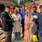 हरिकेश के परिजनों संग बीएचयू के न्यूरोलॉजिस्ट प्रो. वीएन मिश्र