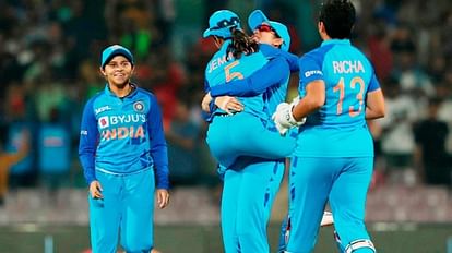 India Women vs Australia Women, 2nd T20I Live Cricket Score, SuperOver Smriti Mandhana Innings News In Hindi