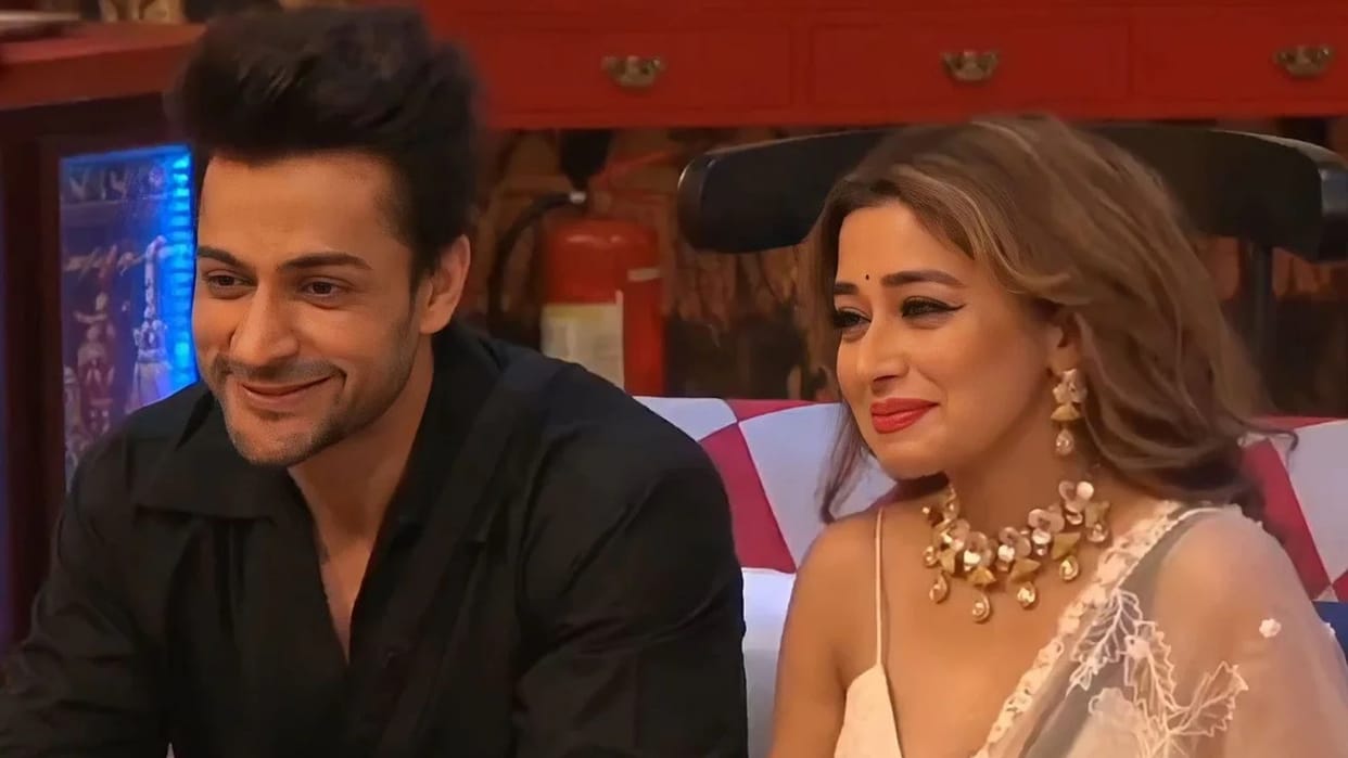 Bigg Boss 16 Host Salman Khan Announced Tina Dutta elimination from Bb House in Latest Episode