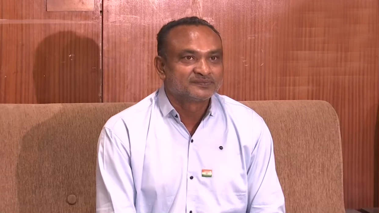 Gujarat Politics AAP MLA Bhayani denies talk of joining BJP but hails PM Modi Latest News Update