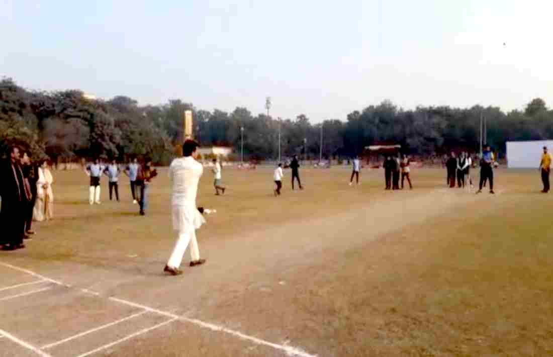 Kashi Tamil Sangamam Union sports Minister Anurag Thakur played cricket in bhu ground