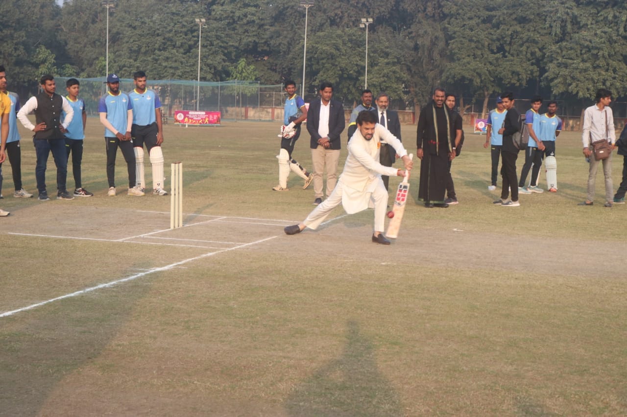 Kashi Tamil Sangamam Union sports Minister Anurag Thakur played cricket in bhu ground