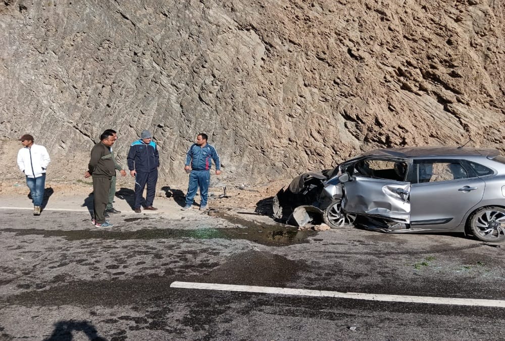 Badrinath Highway Accident News: Car Collided with mountain one Died