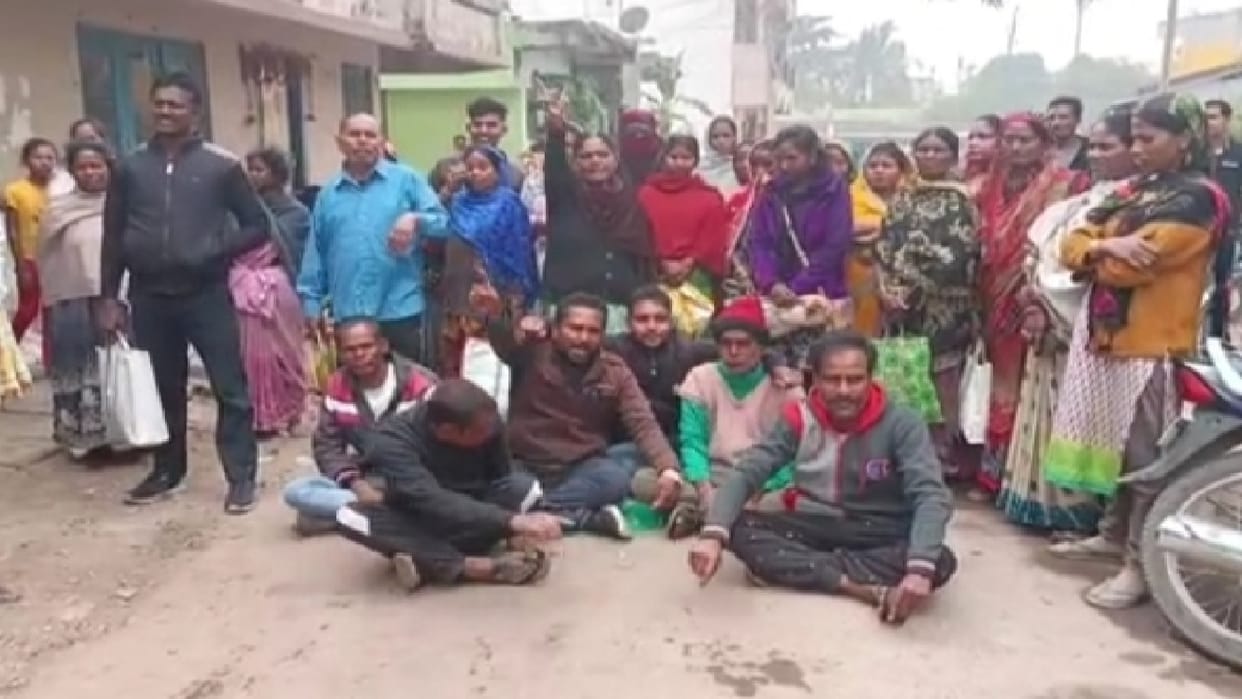 people protested for not getting ration from government shop in korba
