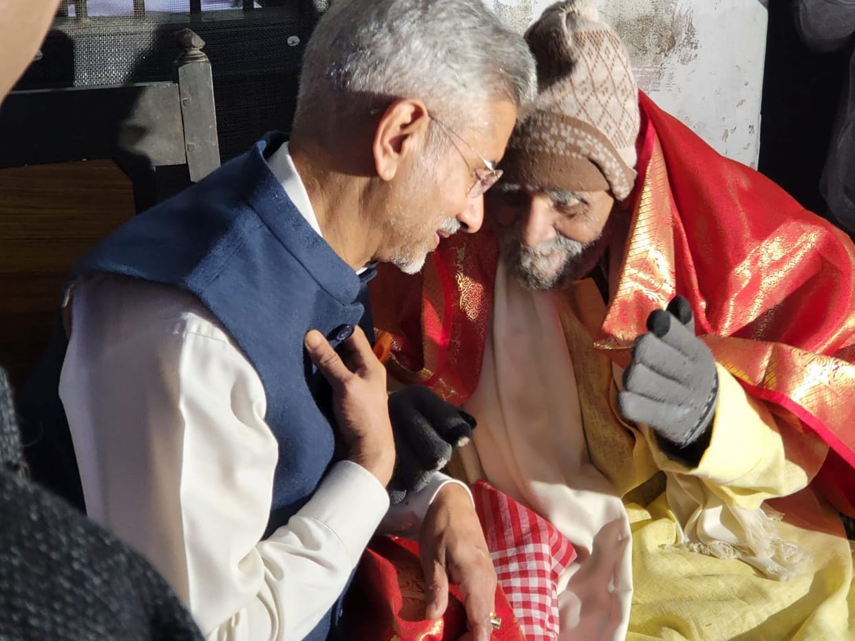 Foreign Minister Subrahmanyam Jaishankar reached the house of Mahakavi Bharti  Seen chatting with KV Krishnan