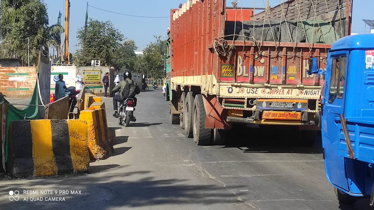 Mixed traffic on a road of 16 feet width in Indore, cyclist was hit here