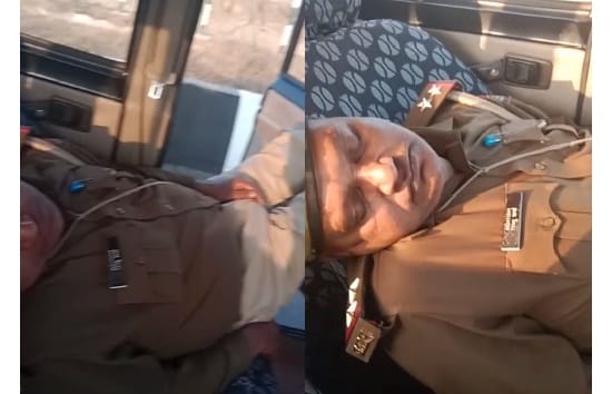 sleeping video of Inspector went viral in Hamirpur