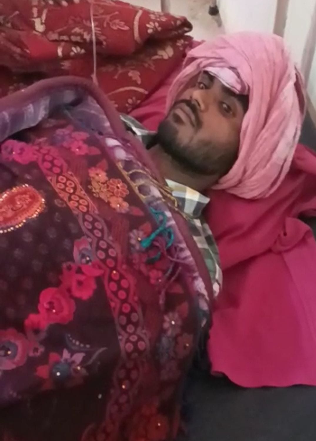 labourer died due to current, an other burnt