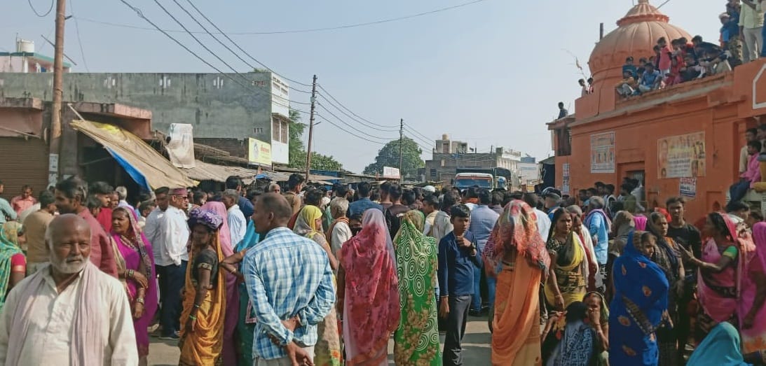 Villagers angry with the working of the police blocked the road