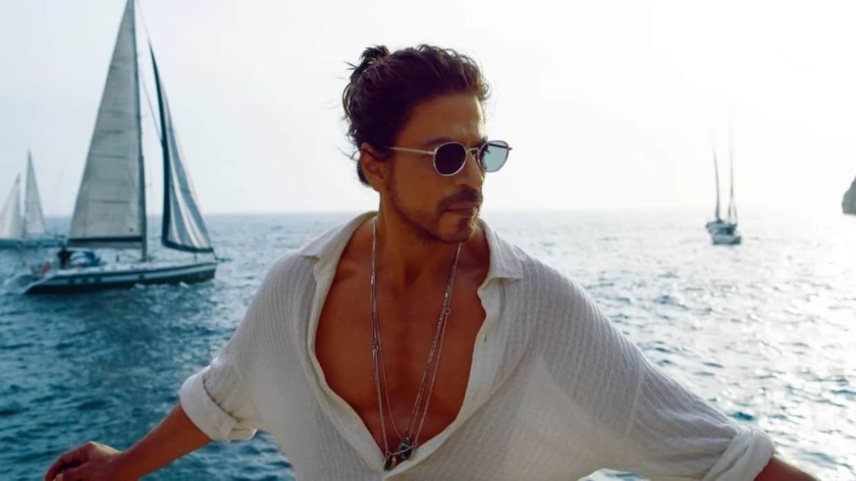 pathaan first song besharam rang will release on 12 december shahrukh khan king of cool look deepika padukone