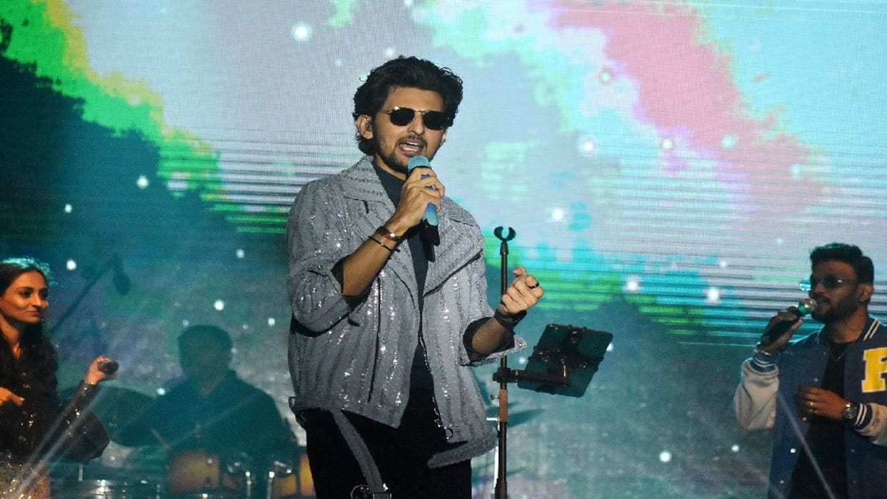 The magic of Darshan's songs rose above the heads of technocrats, the evening was named after Darshan Rawal
