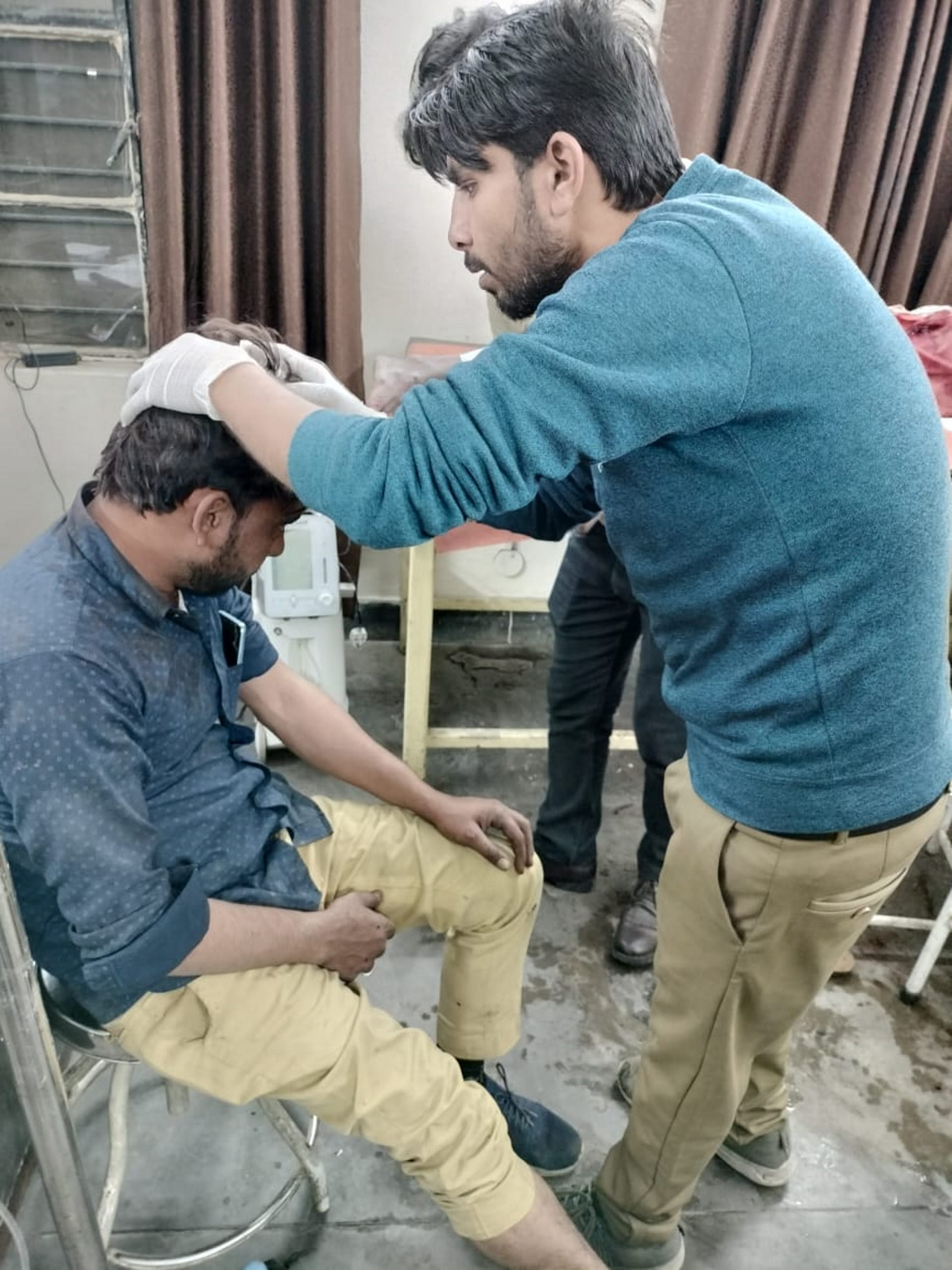 Ruckus stone pelting and firing in Ghosipura Roorkee two youths were shot, many injured Uttarakhand news