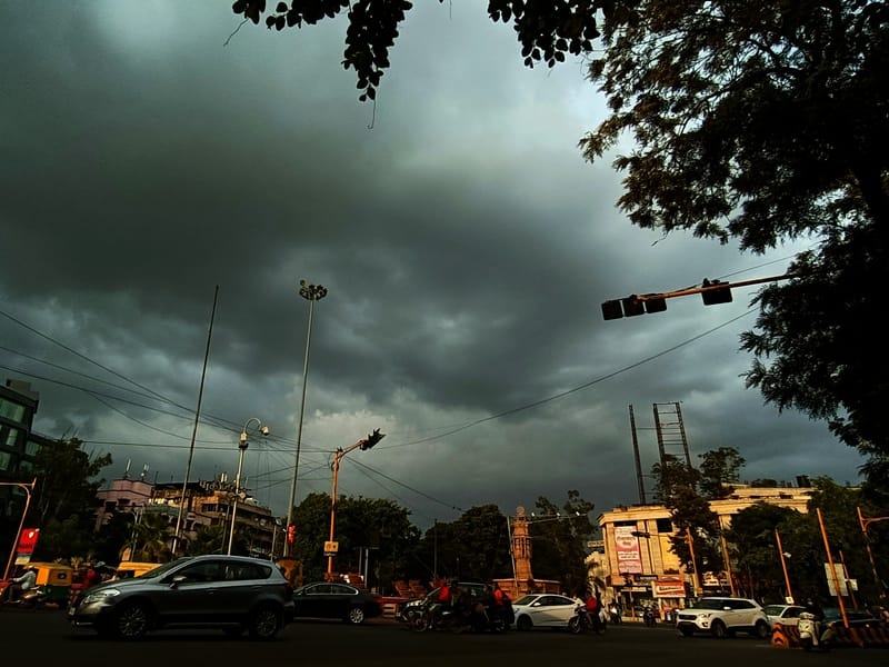 Night temperature increased due to cloud cover in Indore, mercury dropped during the day