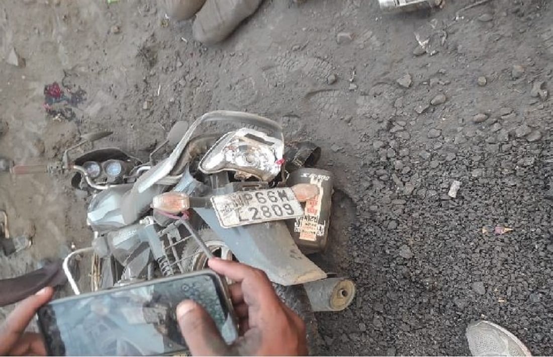 Coal laden vehicle causues for death Two brothers riding bike killed due to trailer in sonbhadra