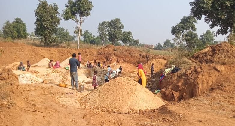 Chitrakoot: Loss of revenue of thousands of rupees every day