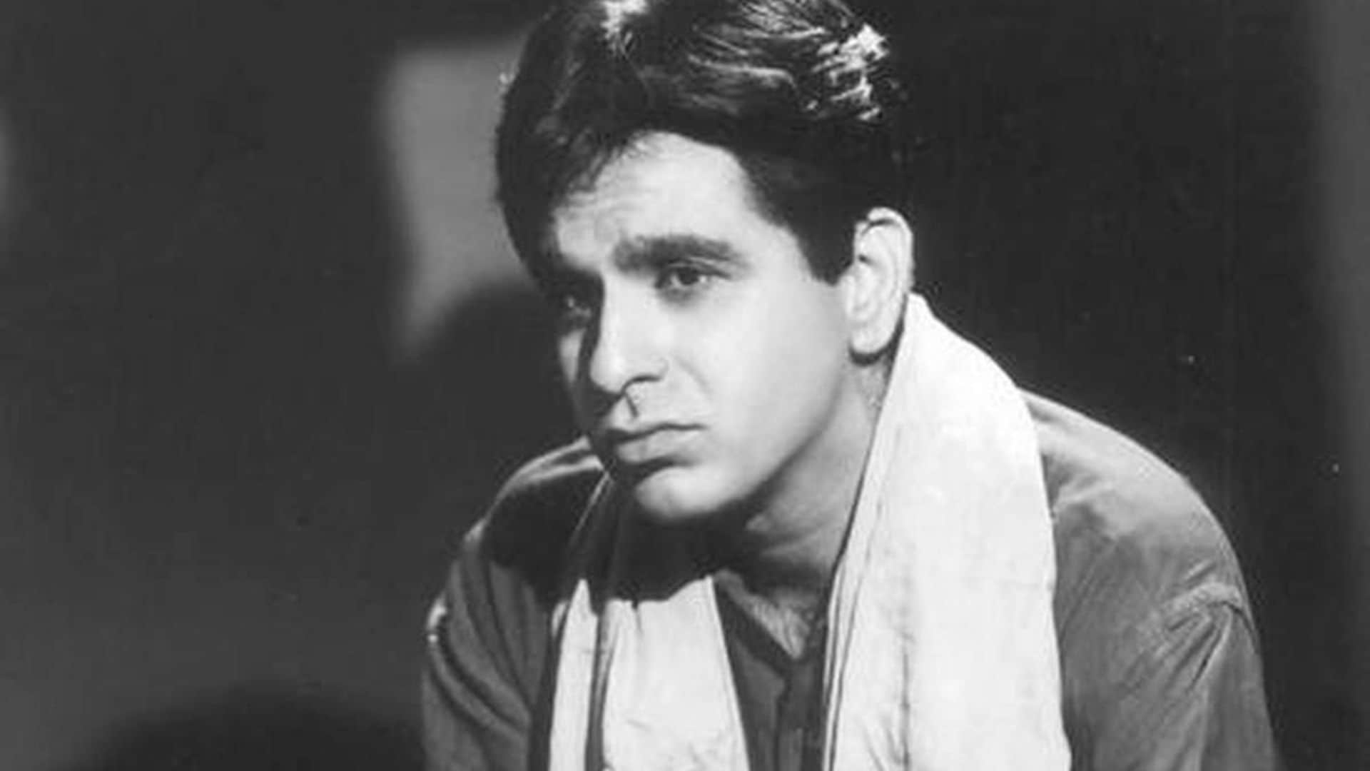 Dilip Kumar birth anniversary know unknown facts about Tragedy King star career life struggle films Saira Banu