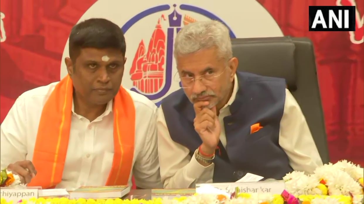 Varanasi: External Affairs Minister reached Kashi Tamil Sangamam, interacted with Tamil people