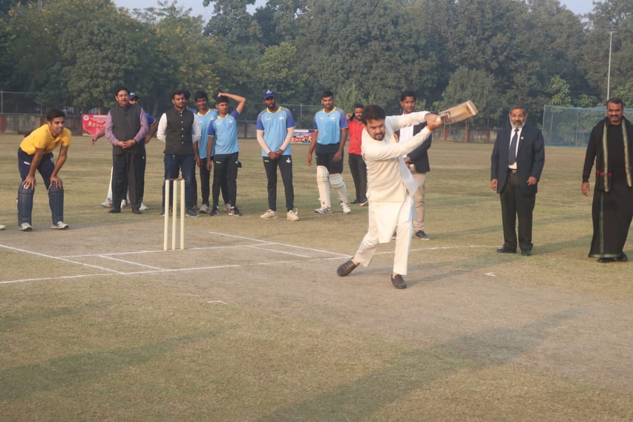 Kashi Tamil Sangamam Union sports Minister Anurag Thakur played cricket in bhu ground