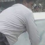 वाहन पर  चढ़ा पुलिस जवान