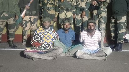 Gujarat:बीएसएफ ने कच्छ में तीन पाकिस्तानी मछुआरों को पकड़ा, भारतीय सीमा को किया था पार - Bsf Apprehended Three Pakistani Fishermen From Creek In Kutch Gujarat - Amar Ujala Hindi News Live
