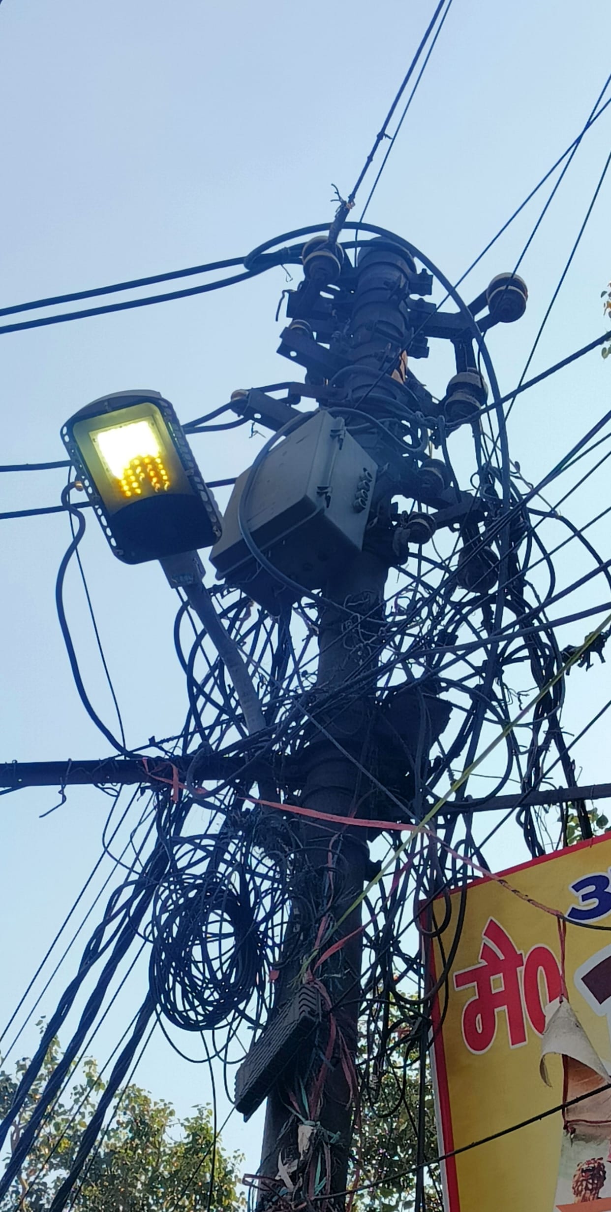 Uttarakhand News: electric poles swinging in the air in haldwani